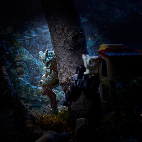 Image Of Dilophocon Vs Autobot JP12 New Transformers X Jurassic Park Collaborative  (8 of 19)